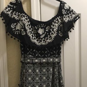 Black & White off-shoulder marisol dress!